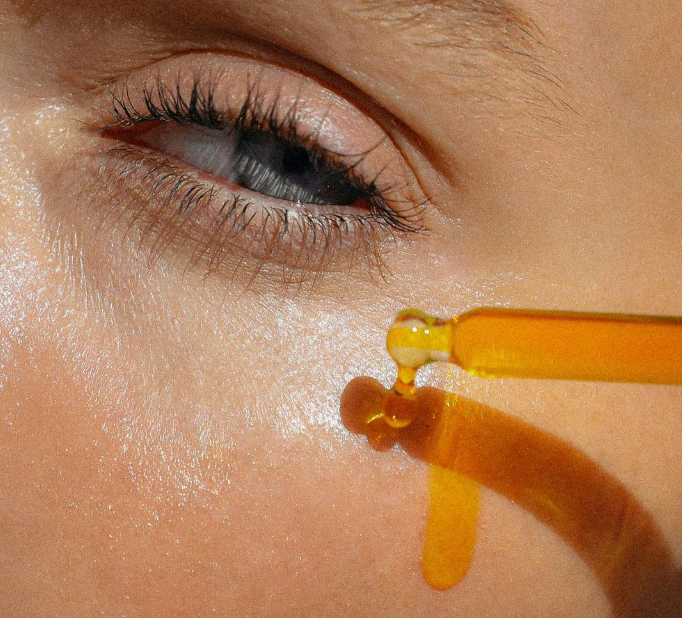 Natural skincare routine: how to combine serum and cream