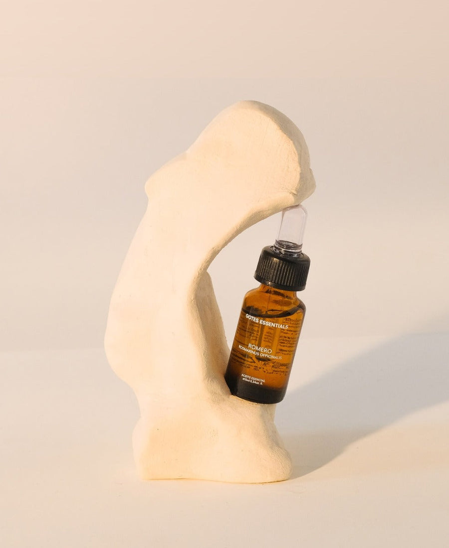 Aceite de romero para el pelo: cómo usarlo bien