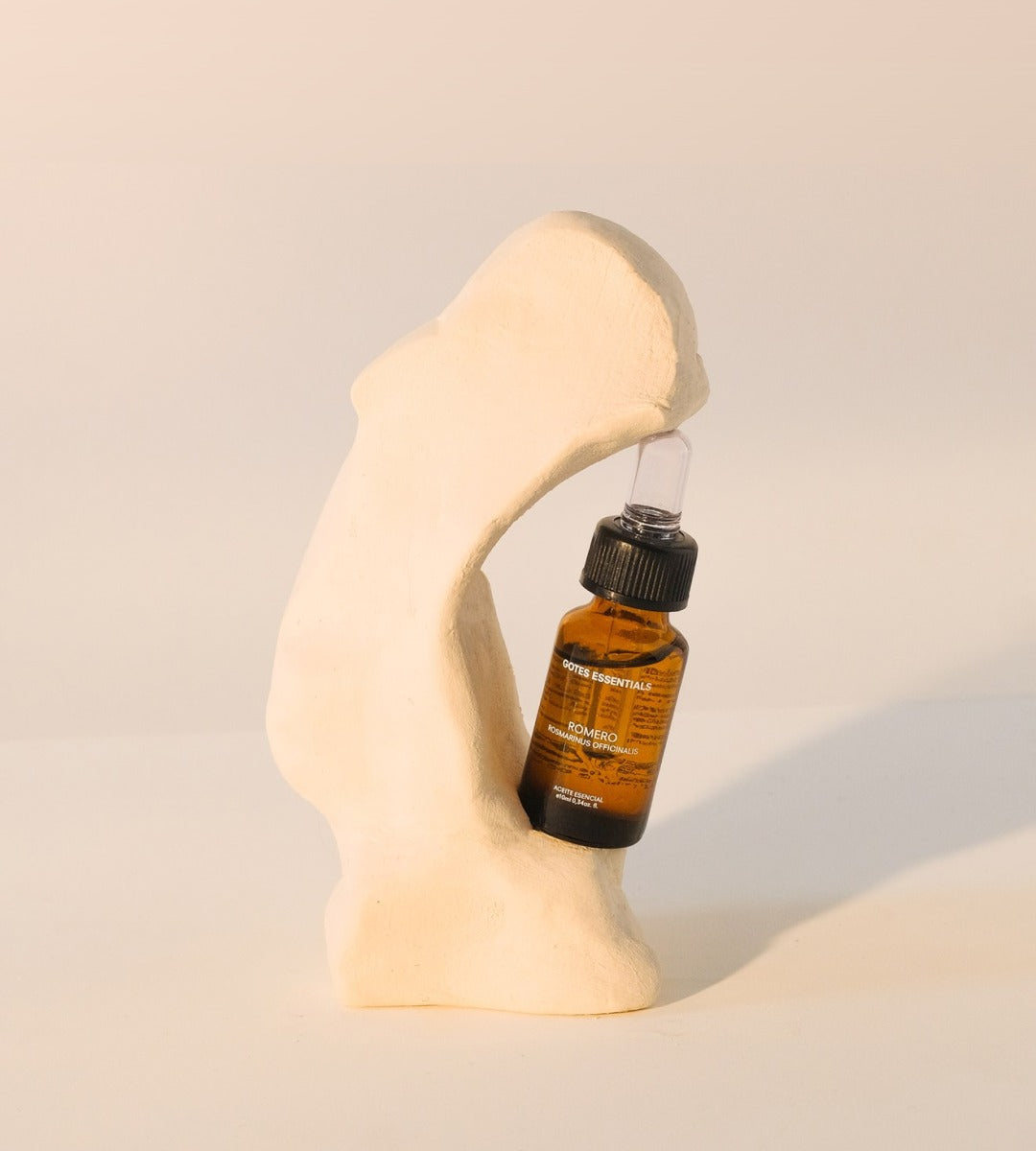 Aceite de romero para el pelo: cómo usarlo bien