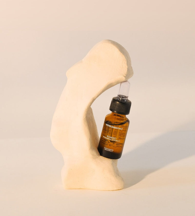 Aceite de romero para el pelo: cómo usarlo bien